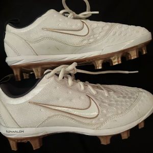 women’s nike cleats